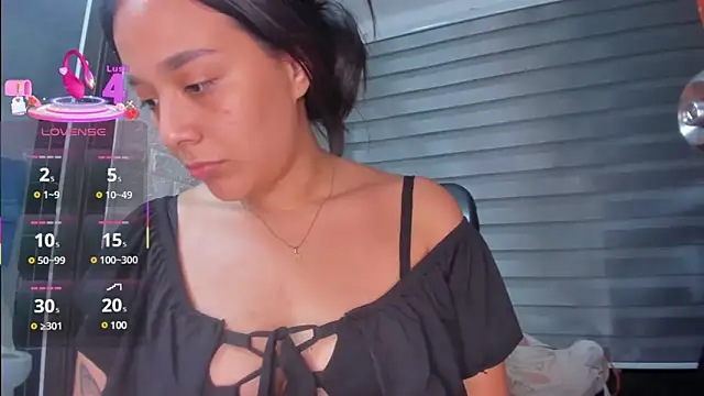 Snapshot of Little_Amber6 chatting on March 8, 2:45 am Little Amber6 online show from March 8, 2:45 am