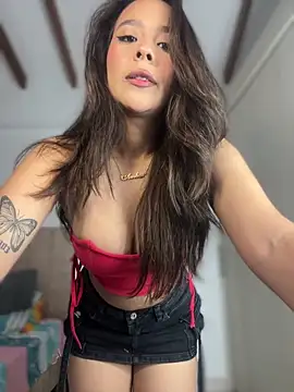 Snapshot of Little_Amber6 chatting on October 18, 1:08 am Little Amber6 online show from October 18, 1:08 am