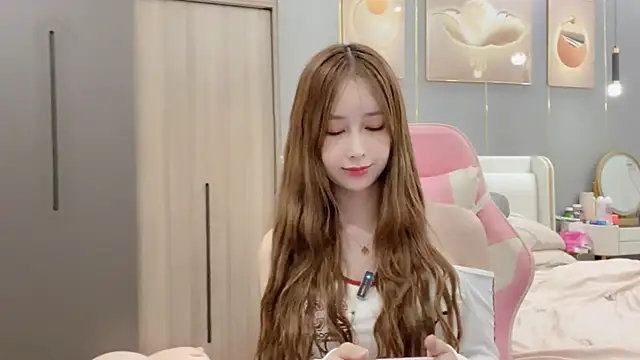 ANNA102 online show from February 19, 3:27 pm