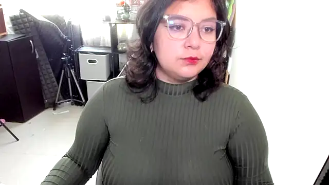 aika-dreams online show from November 14, 1:10 pm