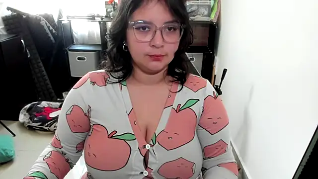 aika-dreams online show from November 18, 1:04 pm