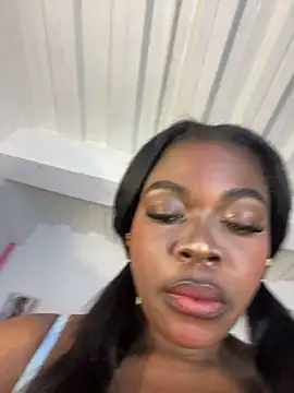 karinacortes online show from May 26, 3:52 pm