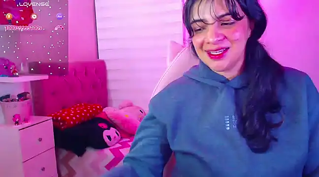 Snapshot of Vannessa__Shy chatting on December 14, 12:22 am Vannessa  Shy online show from December 14, 12:22 am