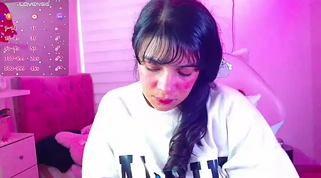 Snapshot of Vannessa__Shy chatting on December 17, 8:43 pm Vannessa  Shy online show from December 17, 8:43 pm