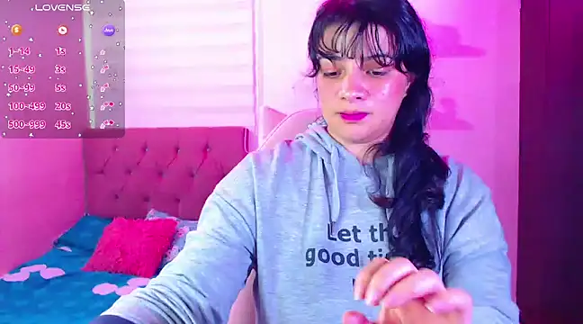 Snapshot of Vannessa__Shy chatting on December 26, 8:11 pm Vannessa  Shy online show from December 26, 8:11 pm