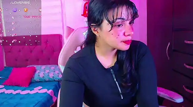 Snapshot of Vannessa__Shy chatting on January 14, 8:37 pm Vannessa  Shy online show from January 14, 8:37 pm