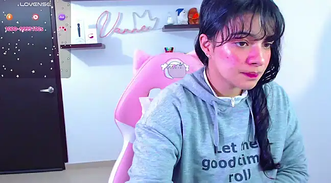 Snapshot of Vannessa__Shy chatting on March 12, 8:41 pm Vannessa  Shy online show from March 12, 8:41 pm