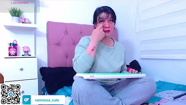 Snapshot of Vannessa__Shy chatting on September 21, 10:00 pm Vannessa  Shy online show from September 21, 10:00 pm