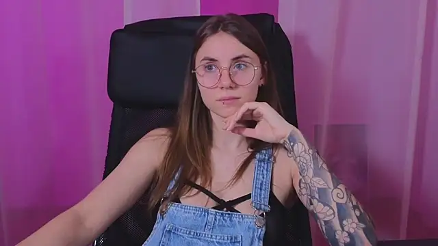 Snapshot of _AnnaStark_ chatting on February 2, 12:51 am AnnaStark online show from February 2, 12:51 am