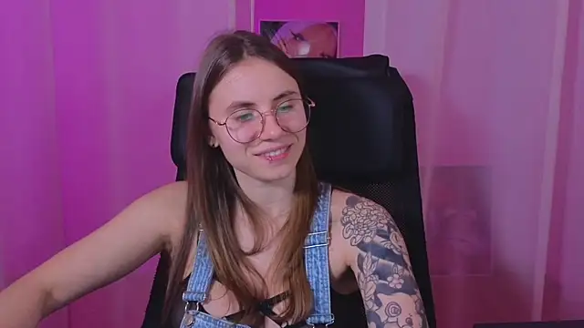 Snapshot of _AnnaStark_ chatting on February 2, 3:54 am AnnaStark online show from February 2, 3:54 am