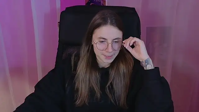 Snapshot of _AnnaStark_ chatting on February 10, 12:19 am AnnaStark online show from February 10, 12:19 am