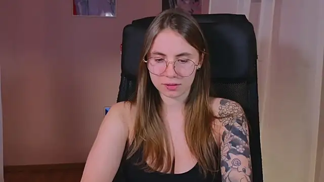 Snapshot of _AnnaStark_ chatting on February 19, 8:31 pm AnnaStark online show from February 19, 8:31 pm