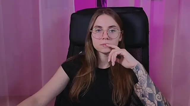 Snapshot of _AnnaStark_ chatting on February 21, 8:27 pm AnnaStark online show from February 21, 8:27 pm