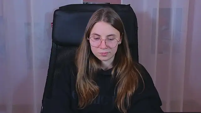 Snapshot of _AnnaStark_ chatting on March 6, 12:21 am AnnaStark online show from March 6, 12:21 am