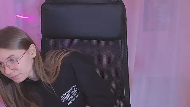 Snapshot of _AnnaStark_ chatting on March 8, 8:25 pm AnnaStark online show from March 8, 8:25 pm