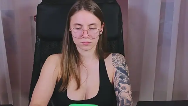 Snapshot of _AnnaStark_ chatting on March 14, 11:43 pm AnnaStark online show from March 14, 11:43 pm