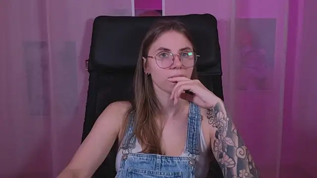 Snapshot of _AnnaStark_ chatting on March 15, 8:32 pm AnnaStark online show from March 15, 8:32 pm