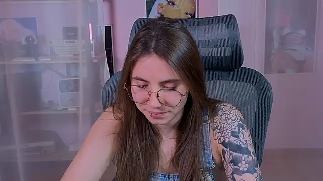 Snapshot of _AnnaStark_ chatting on February 7, 8:23 pm AnnaStark online show from February 7, 8:23 pm