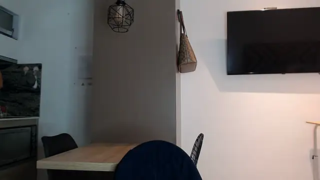 alexademie1 online show from December 7, 12:41 am