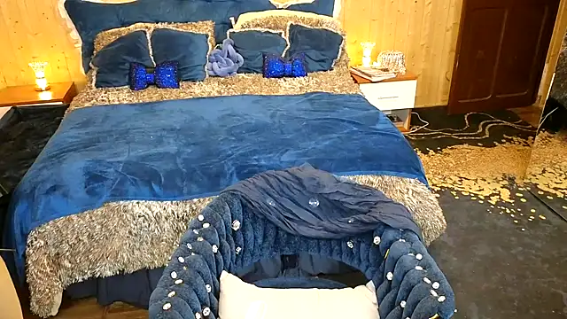 Snapshot of VanessaDoyle chatting on February 12, 8:27 am VanessaDoyle online show from February 12, 8:27 am