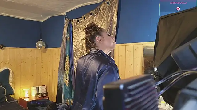 Snapshot of VanessaDoyle chatting on March 4, 1:23 am VanessaDoyle online show from March 4, 1:23 am