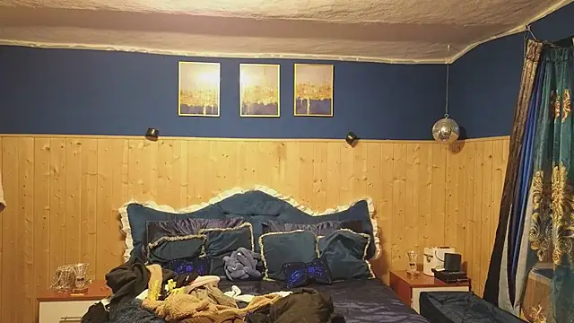 Snapshot of VanessaDoyle chatting on March 14, 8:42 am VanessaDoyle online show from March 14, 8:42 am