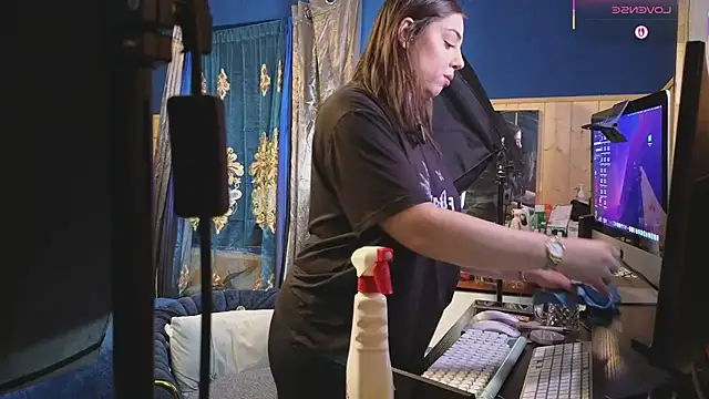 Snapshot of VanessaDoyle chatting on March 21, 6:51 pm VanessaDoyle online show from March 21, 6:51 pm