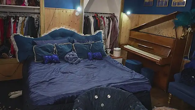 Snapshot of VanessaDoyle chatting on October 1, 8:04 pm VanessaDoyle online show from October 1, 8:04 pm