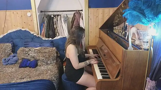 Snapshot of VanessaDoyle chatting on December 2, 4:24 pm VanessaDoyle online show from December 2, 4:24 pm