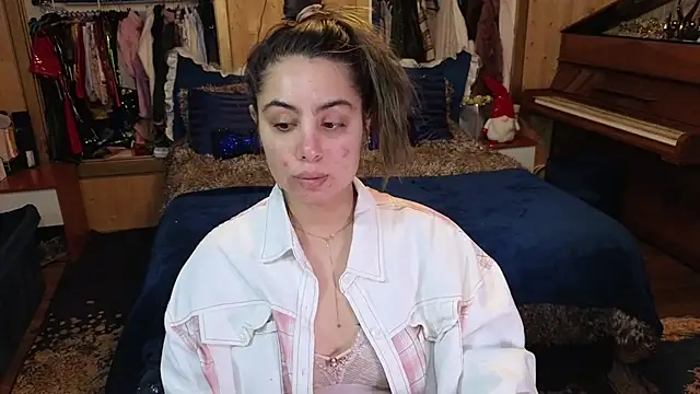 Snapshot of VanessaDoyle chatting on December 4, 5:10 pm VanessaDoyle online show from December 4, 5:10 pm