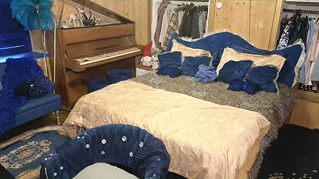 Snapshot of VanessaDoyle chatting on December 21, 10:11 am VanessaDoyle online show from December 21, 10:11 am