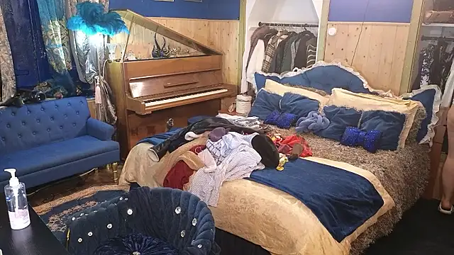 Snapshot of VanessaDoyle chatting on January 6, 8:01 pm VanessaDoyle online show from January 6, 8:01 pm