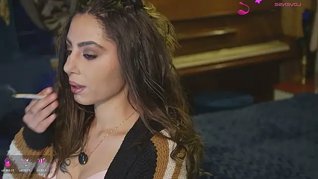 Snapshot of VanessaDoyle chatting on February 2, 7:18 am VanessaDoyle online show from February 2, 7:18 am