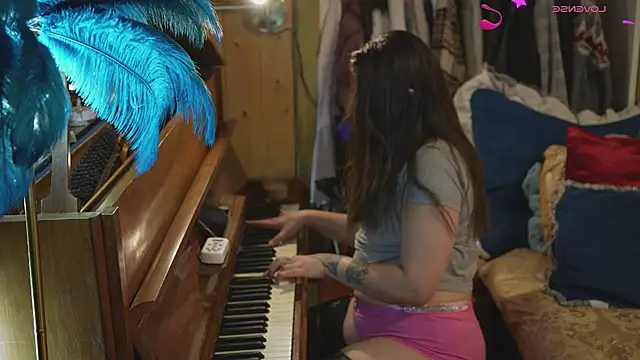 Snapshot of VanessaDoyle chatting on February 12, 6:03 pm VanessaDoyle online show from February 12, 6:03 pm