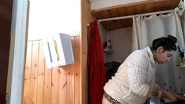 Snapshot of VanessaDoyle chatting on February 21, 11:44 am VanessaDoyle online show from February 21, 11:44 am