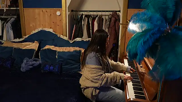 VanessaDoyle online show from March 24, 4:45 pm