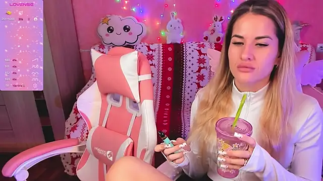 ivannatompsonnn online show from December 15, 6:07 am