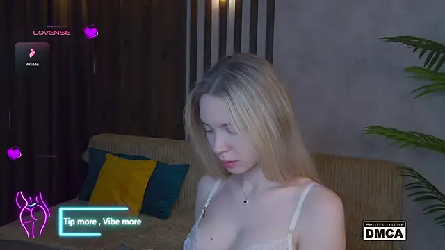 Snapshot of Holl1Would chatting on January 29, 7:22 pm Holl1Would online show from January 29, 7:22 pm