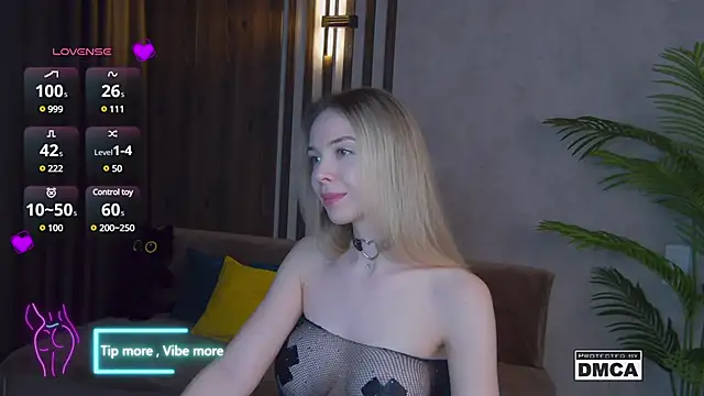 Snapshot of Holl1Would chatting on March 2, 10:59 pm Holl1Would online show from March 2, 10:59 pm