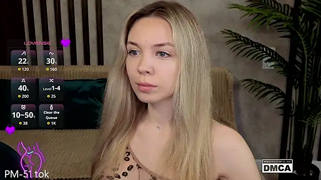 Holl1Would online show from February 3, 8:25 pm