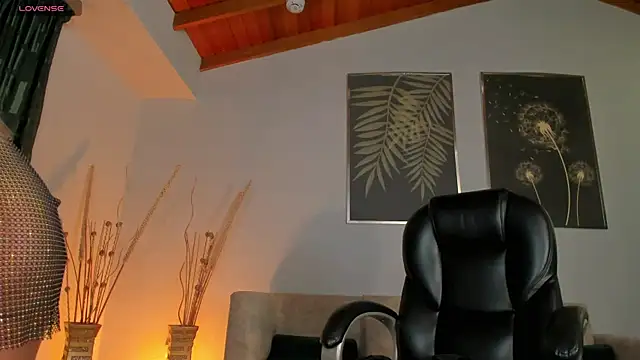 Snapshot of LexieWayne chatting on January 4, 12:38 pm LexieWayne online show from January 4, 12:38 pm