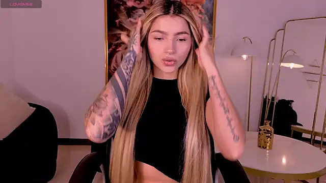 LexieWayne online show from June 3, 6:46 pm