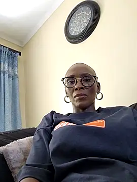 yummycherryxx online show from December 20, 7:48 am