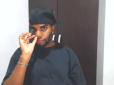 Snapshot of Rene_hotman chatting on March 13, 1:21 am Rene hotman online show from March 13, 1:21 am