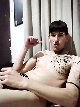 Snapshot of BIG___BEN chatting on December 15, 1:57 am BIG BEN online show from December 15, 1:57 am