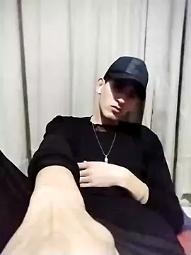 Snapshot of BIG___BEN chatting on December 15, 12:28 pm BIG BEN online show from December 15, 12:28 pm