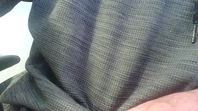 Snapshot of OralDesires2 chatting on December 3, 7:44 pm OralDesires2 online show from December 3, 7:44 pm