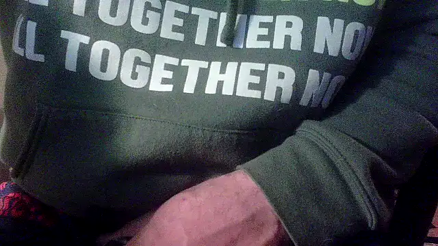 Snapshot of OralDesires2 chatting on January 4, 11:43 am OralDesires2 online show from January 4, 11:43 am