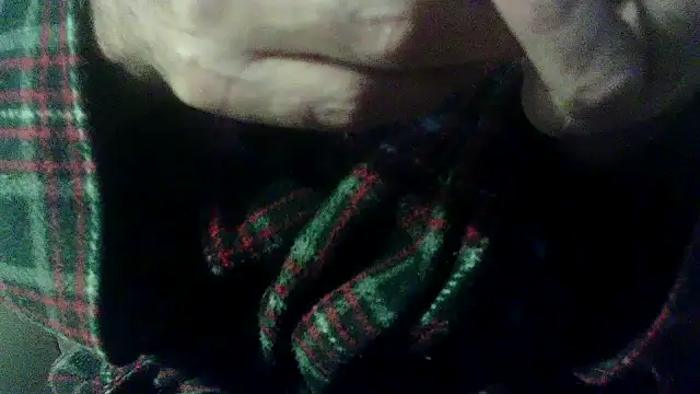 Snapshot of OralDesires2 chatting on January 7, 1:57 pm OralDesires2 online show from January 7, 1:57 pm