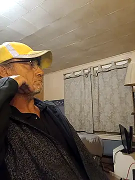 Snapshot of OralDesires2 chatting on October 22, 11:04 pm OralDesires2 online show from October 22, 11:04 pm